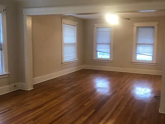 Building Photo - 122 Barton Ave