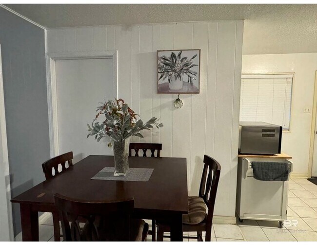 Building Photo - Charming 3 Bedroom 2 Bath in Berkshire Hills- First Month Rent is Half Off!!