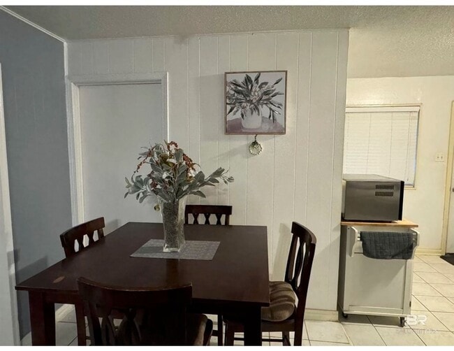 Building Photo - Charming 3 Bedroom 2 Bath in Berkshire Hills
