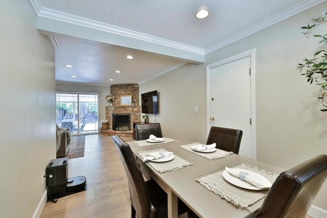 Building Photo - 235 Ginger Dr