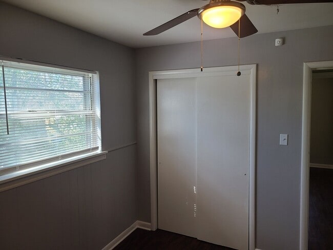 Building Photo - 604 Ellen Dr