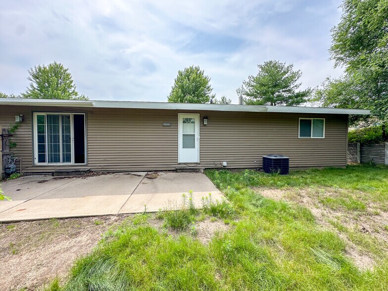 Building Photo - 1118 Stuhr Ct