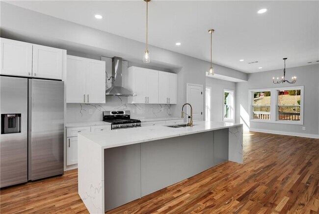 Building Photo - 2150 Essex Ave SW