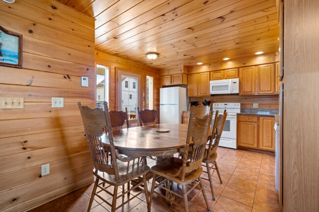 Building Photo - 2 Traynor St