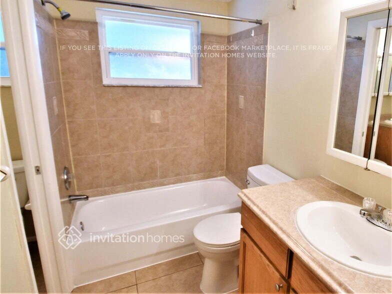 Building Photo - 2834 Linwood Dr