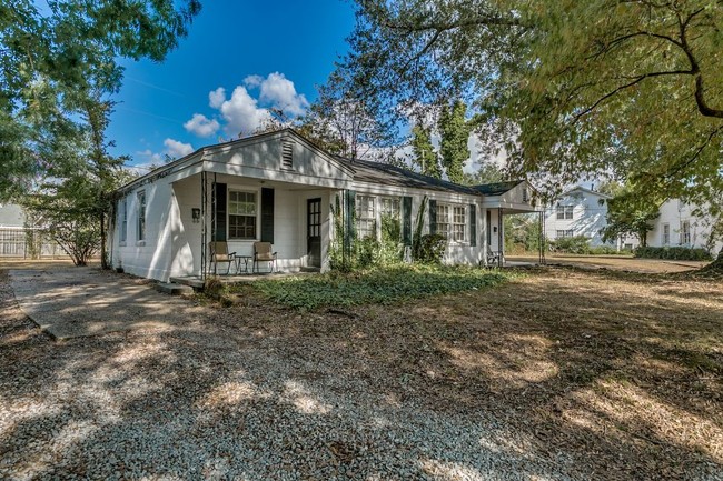 Primary Photo - 1903 Hackberry Ln