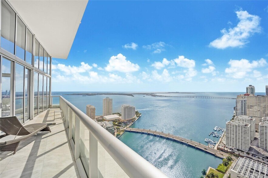 Building Photo - 495 Brickell Ave