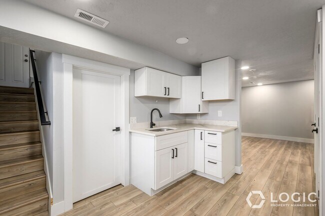 Building Photo - 42 W 500 N