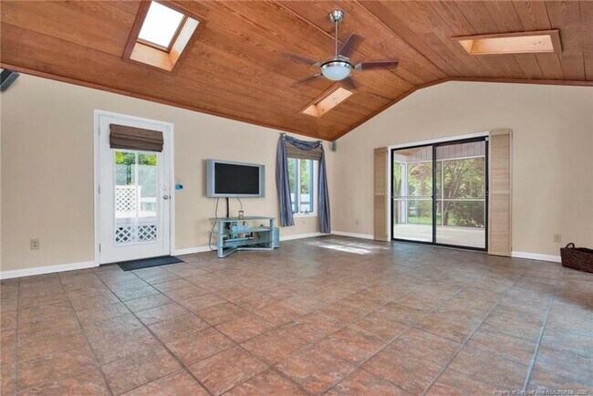 Building Photo - 3305 Hutton Pl