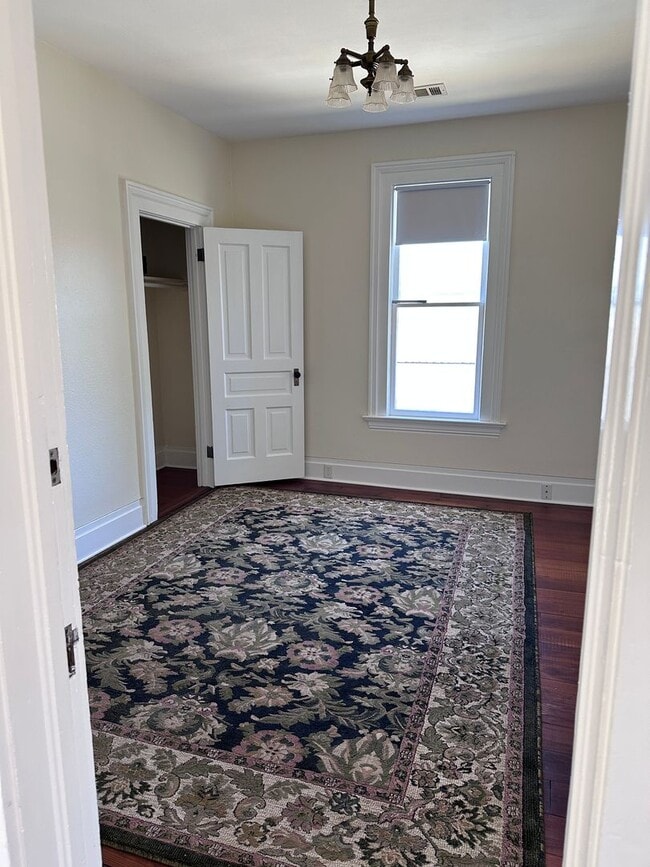 Building Photo - Stunning 1890 Eastlake Victorian | 5 Bedrooms | 2 Bathrooms | Flex Spaces | Steps from Old Town E...