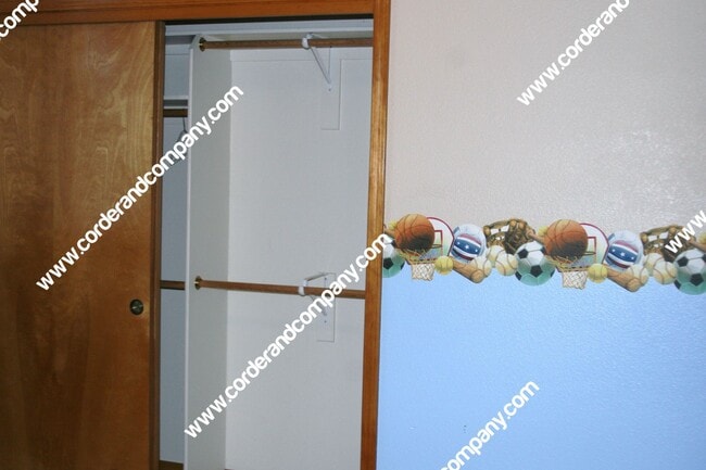 Building Photo - Beautiful 4 Bedroom, 2 Bathroom, 2 Car Gar...