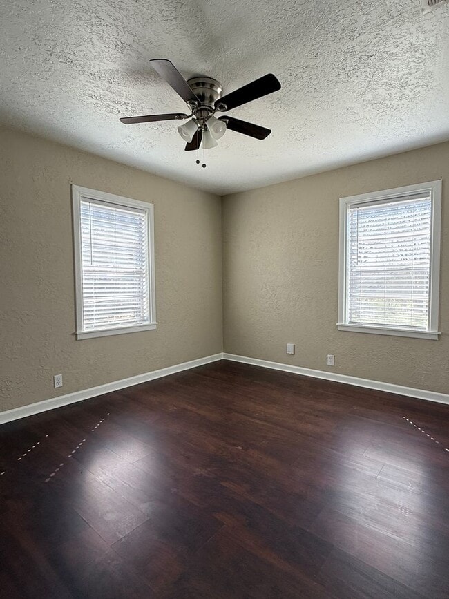 Building Photo - Spacious 3 Bed 1 Bath - Burkburnett