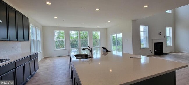 Building Photo - 9431 Alloway Dr