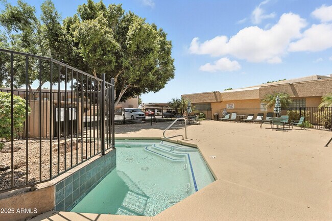 Building Photo - 3601 W Tierra Buena Ln