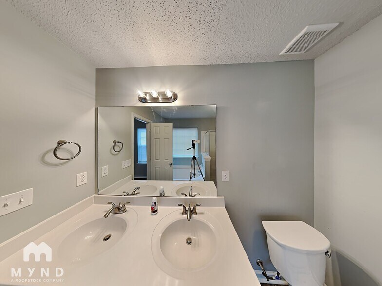 Building Photo - 5404 Katherine Ct