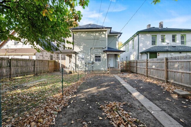 Building Photo - 1119 N Dearborn St