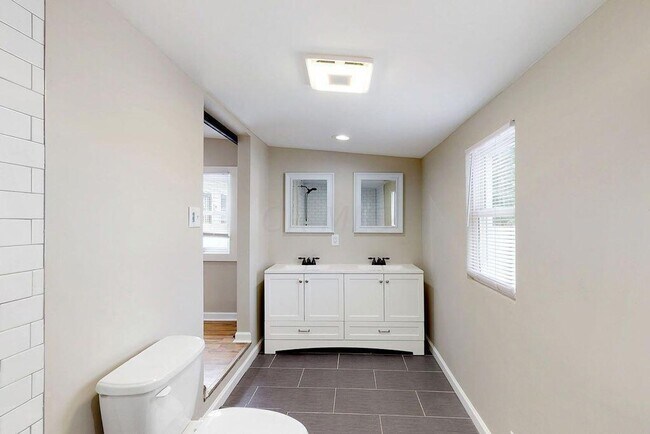 Building Photo - Coming Soon! | Renovated 2BR Home + Bonus Room | Available March 1st