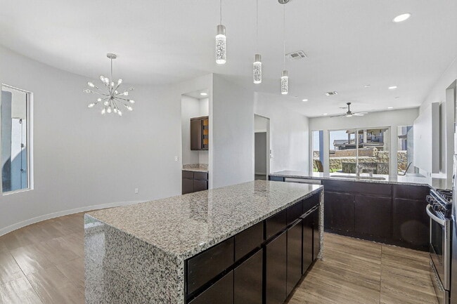 Building Photo - 4 bedroom with outdoor kitchen, fully landscaped in 79928