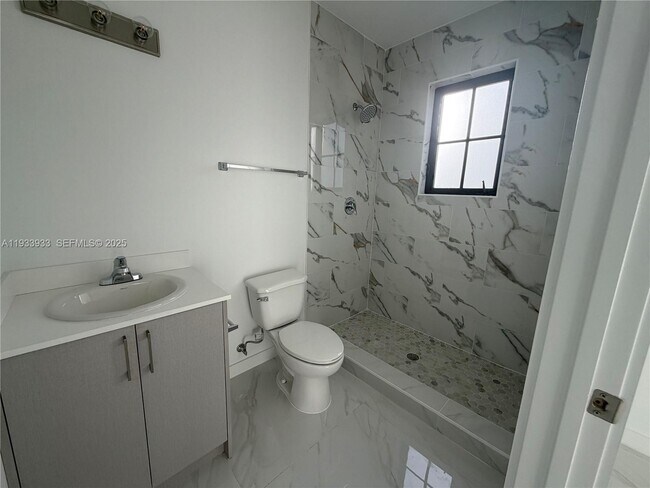 Building Photo - 2310 E 4th Ave