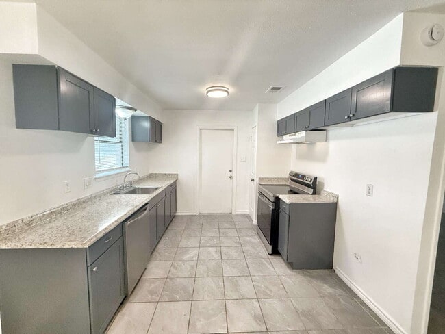 Building Photo - Charming Single-Story Corner Lot Home with...