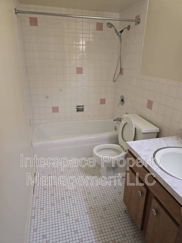 Building Photo - 9841 S Harlem Ave