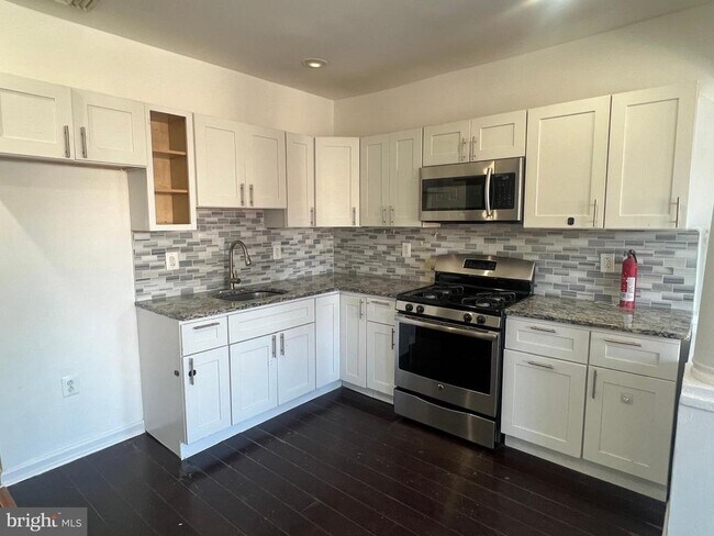 Building Photo - 616 S 60th St