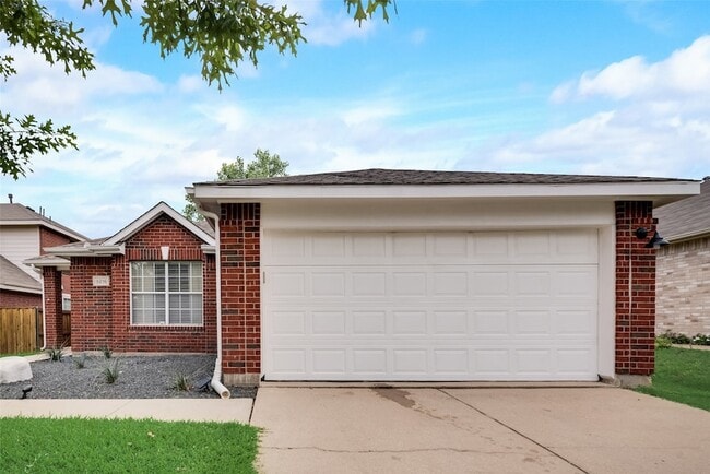 Building Photo - 9216 Newport Ln