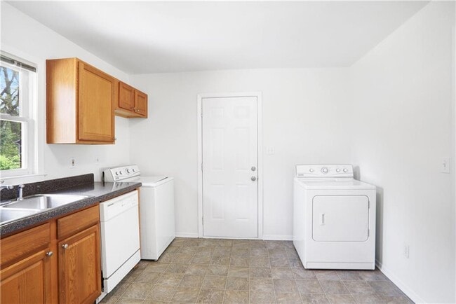 Building Photo - 3075 Stratford Arms Dr