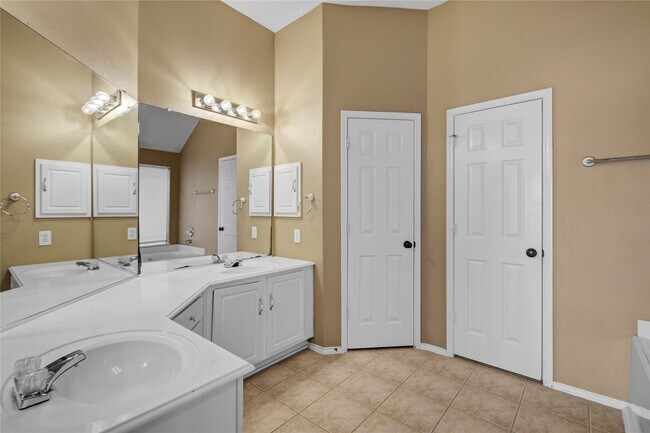 Building Photo - 2206 Louetta Brook Ln