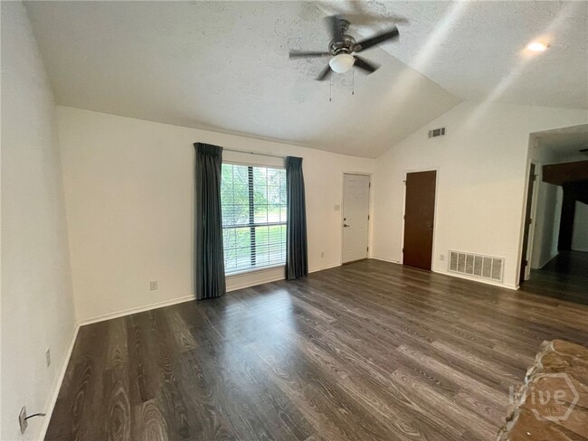 Building Photo - 18 Rivers Bend Dr