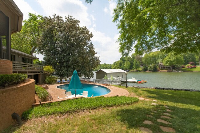 Building Photo - 11940 Springpoint Ln