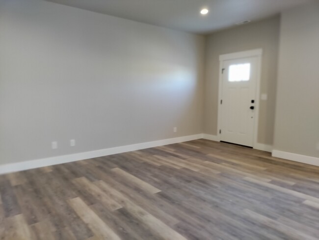 Downstairs Entry way - 2897 Sunburst Dr