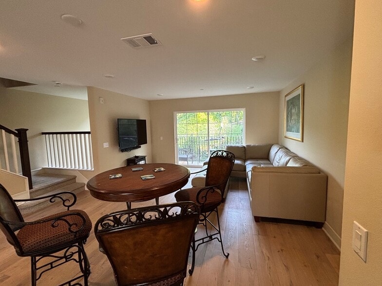 Building Photo - 2406 Torrey Pines Rd