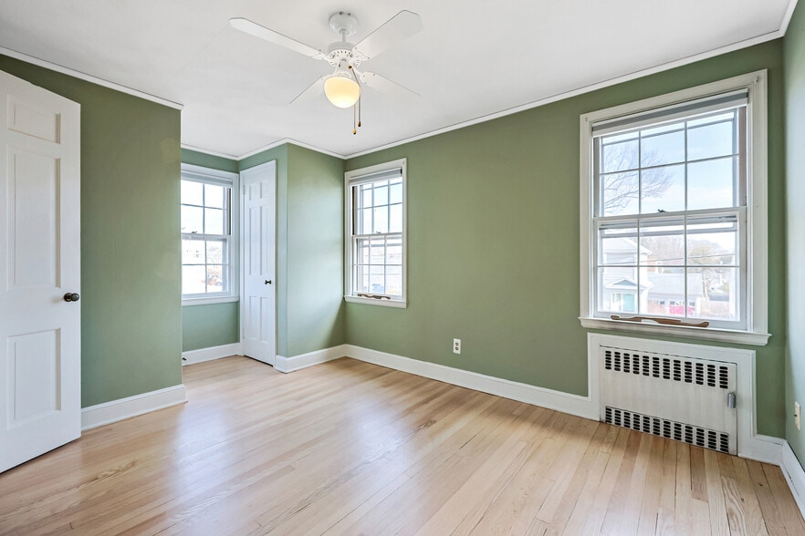 Building Photo - 11 Acadia St