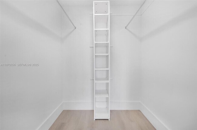 Building Photo - 17021 N Bay Rd