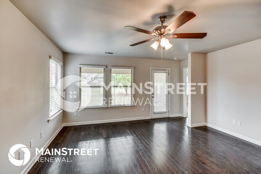 Building Photo - 6672 Woodford Ln