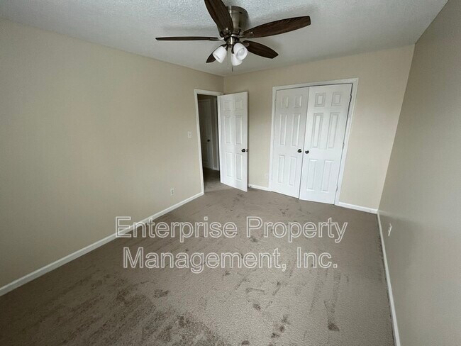 Building Photo - 6869 Century Oaks Dr