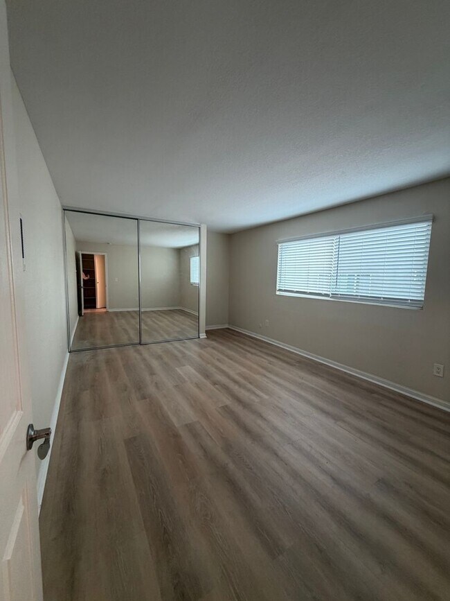 Building Photo - BEADNELL-QUIET UPGRADED CONDO IN GATED COMMUNITY W/ POOL