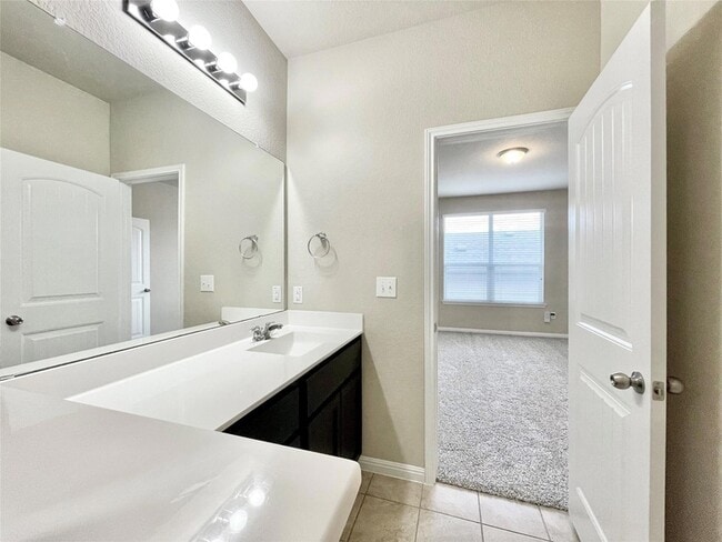 Building Photo - 415 Crater Lake Dr