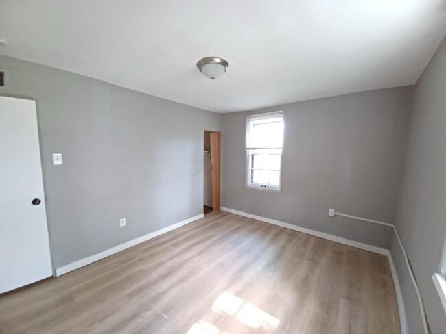 Building Photo - 10179 Bon Oak Dr