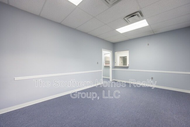 Building Photo - 305 Grady Rd