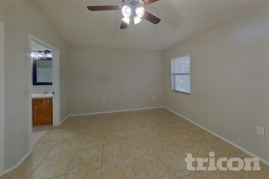 Building Photo - 7756 Sugar Bend Dr