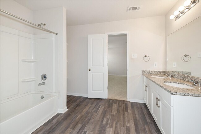 Building Photo - 15621 Briar Forest Dr