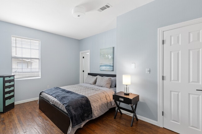 Building Photo - 810 Turner Ave