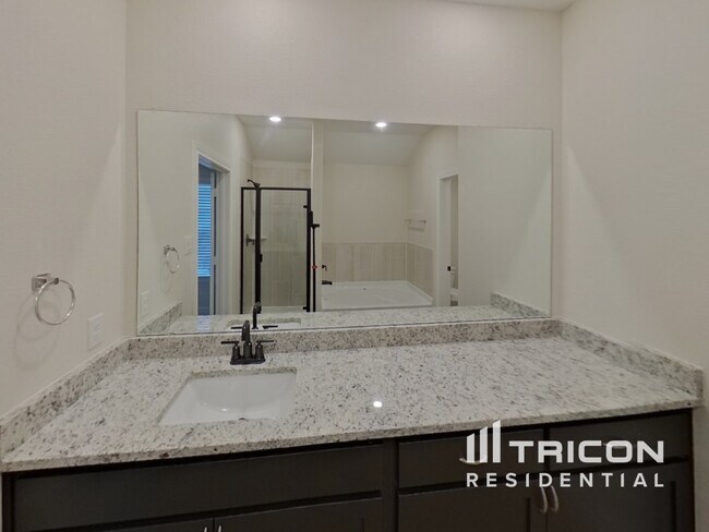 Building Photo - 1221 Bullock Dr