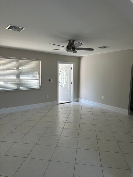 Building Photo - 1019 S Alhambra Cir