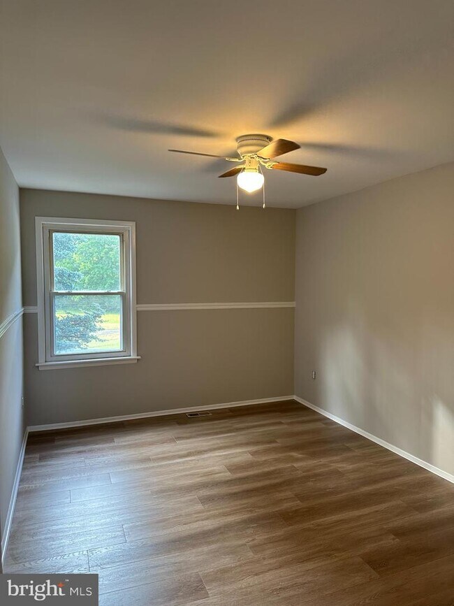 Building Photo - 18 Madison St