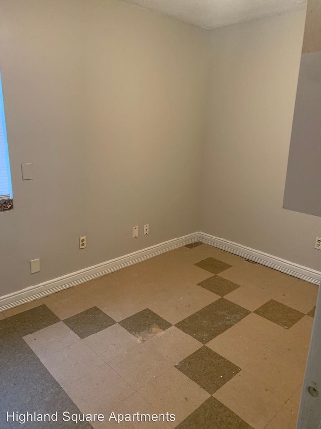 Building Photo - 921 Vermillion Square