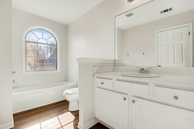 Building Photo - 2559 Walden Lake Dr