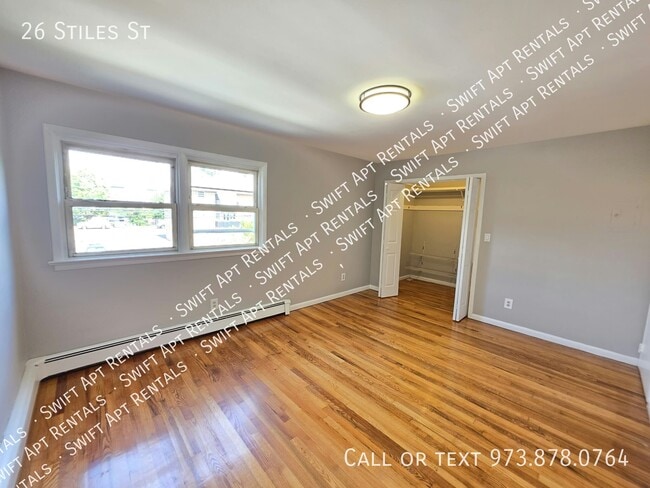 Building Photo - 26 Stiles St